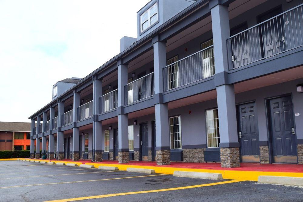 Baymont By Wyndham Warner Robins Motel Bagian luar foto