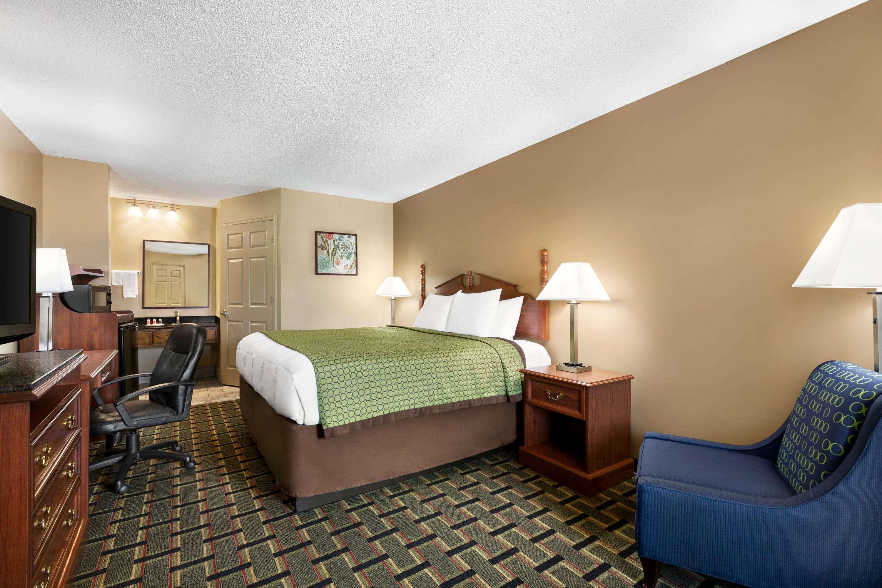 Baymont By Wyndham Warner Robins Motel Bagian luar foto