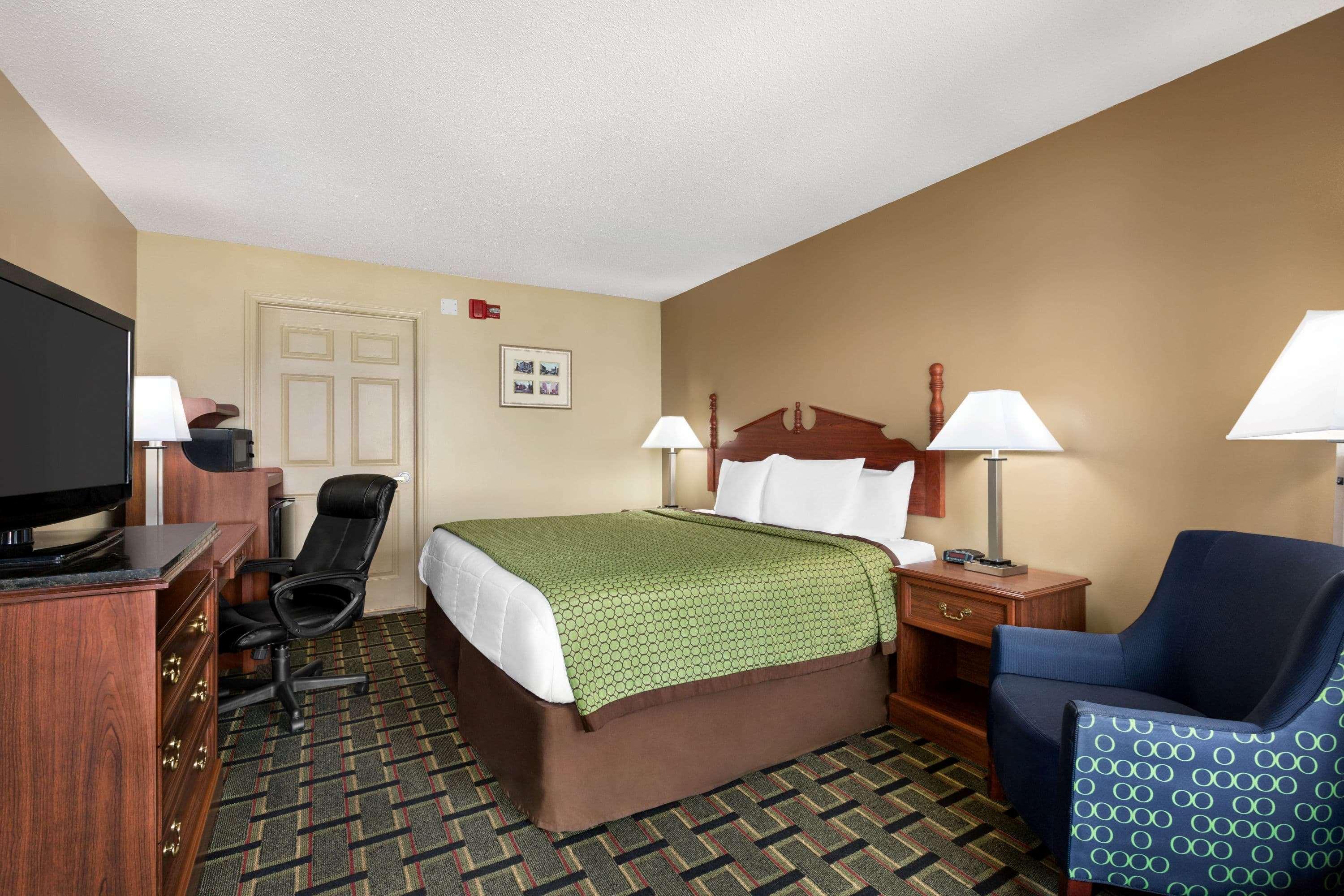 Baymont By Wyndham Warner Robins Motel Bagian luar foto