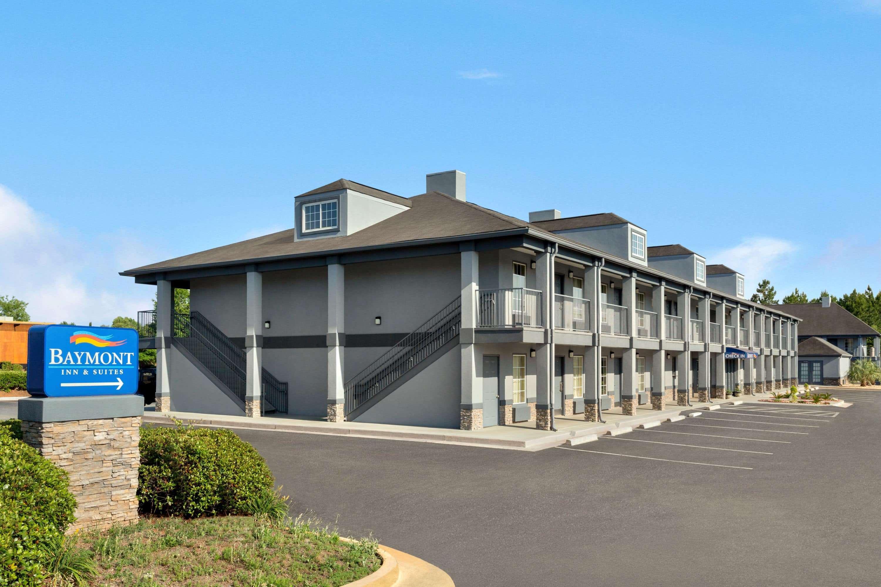 Baymont By Wyndham Warner Robins Motel Bagian luar foto