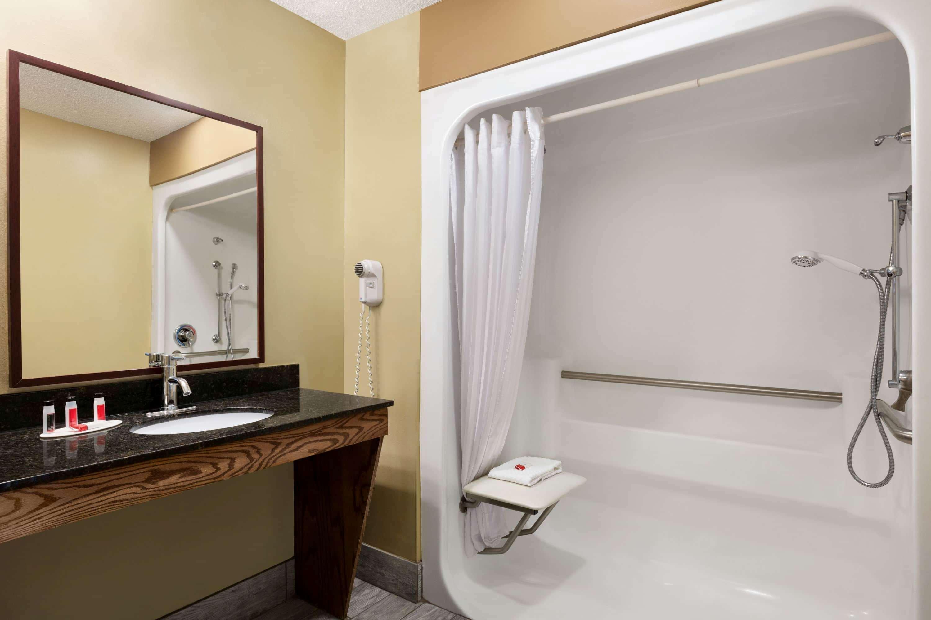 Baymont By Wyndham Warner Robins Motel Bagian luar foto