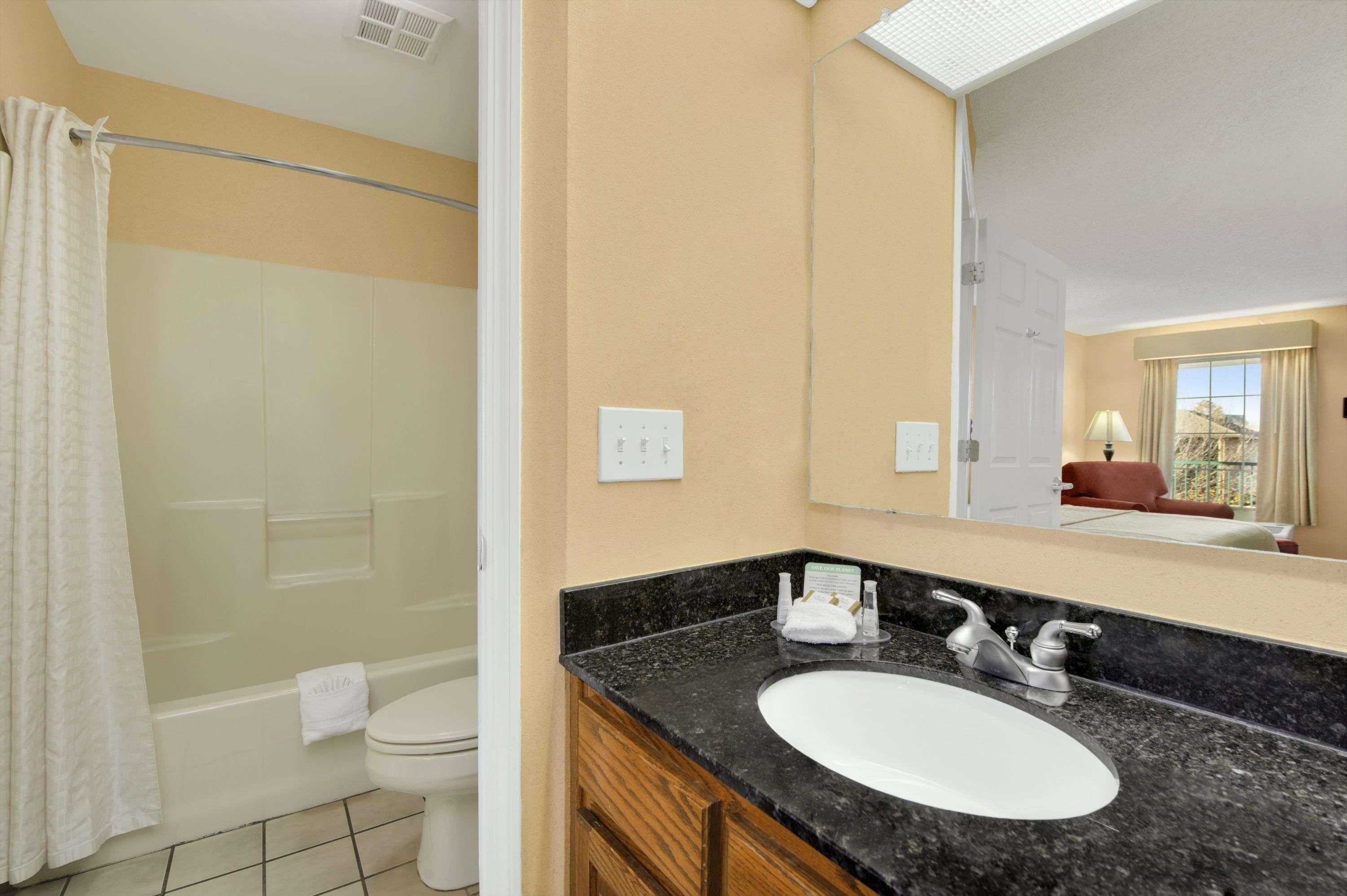Baymont By Wyndham Warner Robins Motel Bagian luar foto