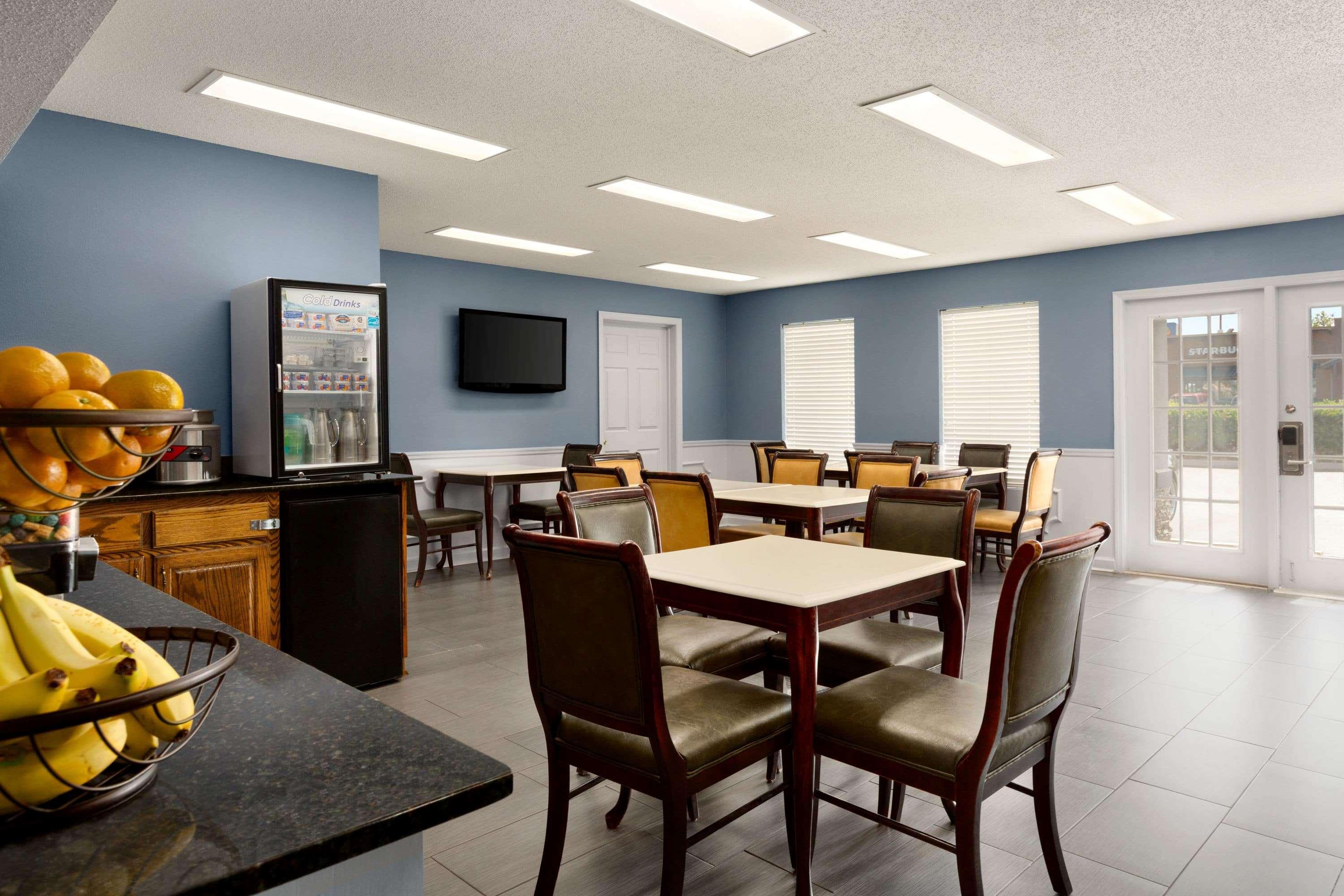 Baymont By Wyndham Warner Robins Motel Bagian luar foto