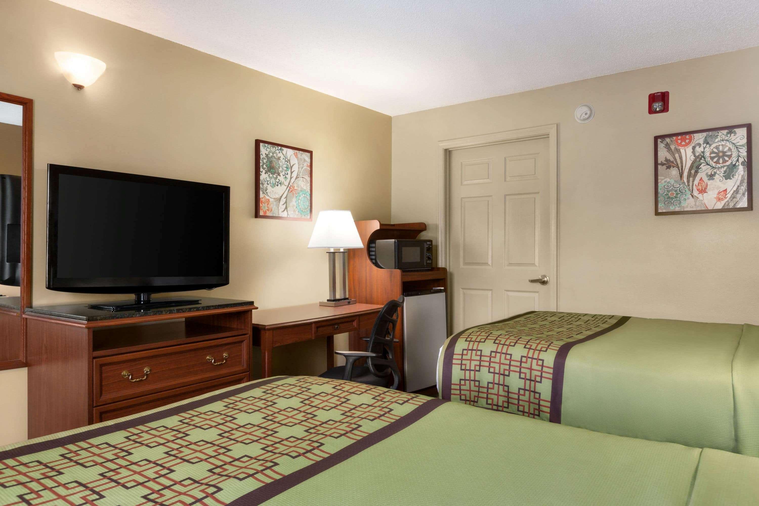 Baymont By Wyndham Warner Robins Motel Bagian luar foto