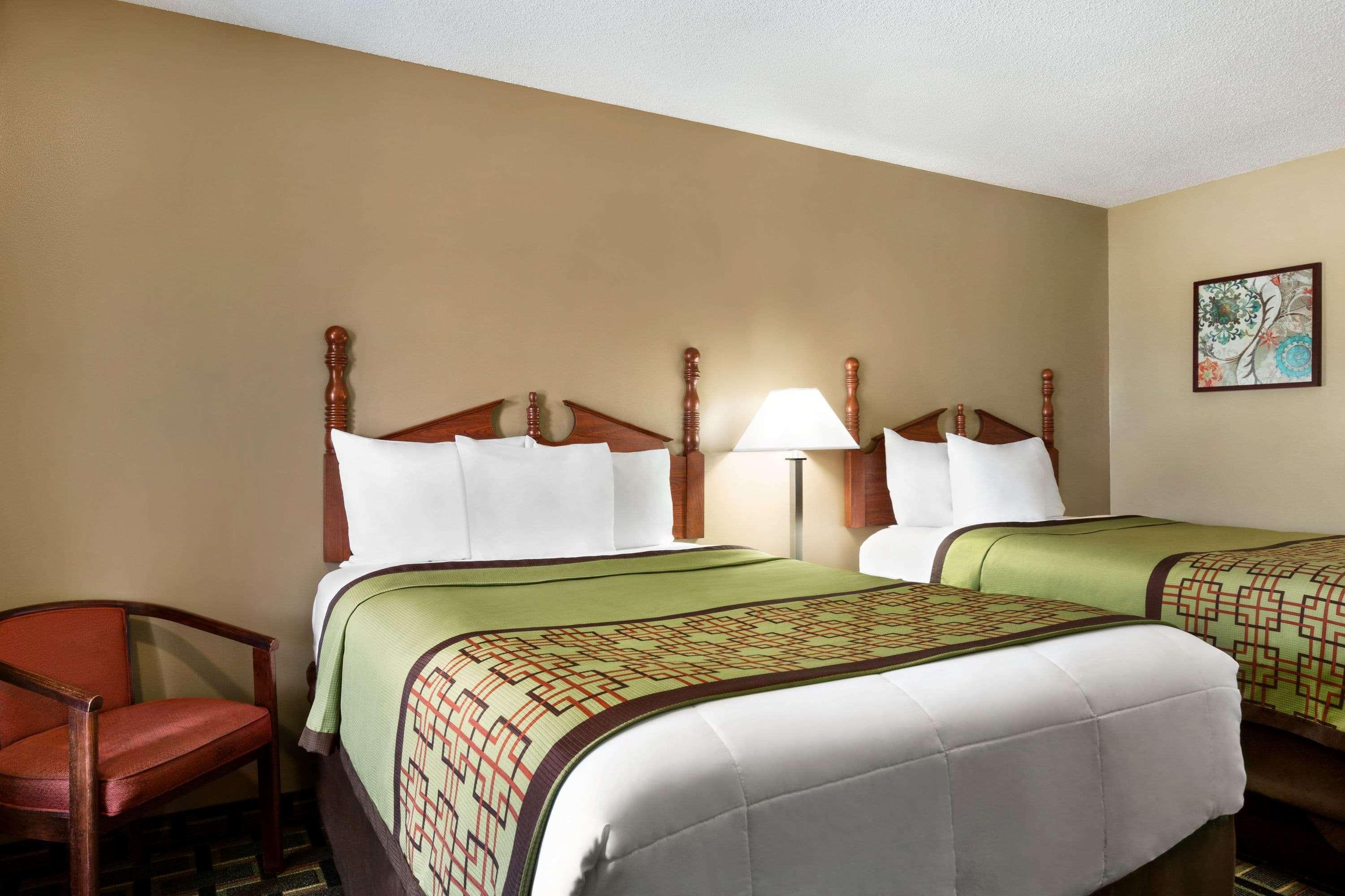 Baymont By Wyndham Warner Robins Motel Bagian luar foto
