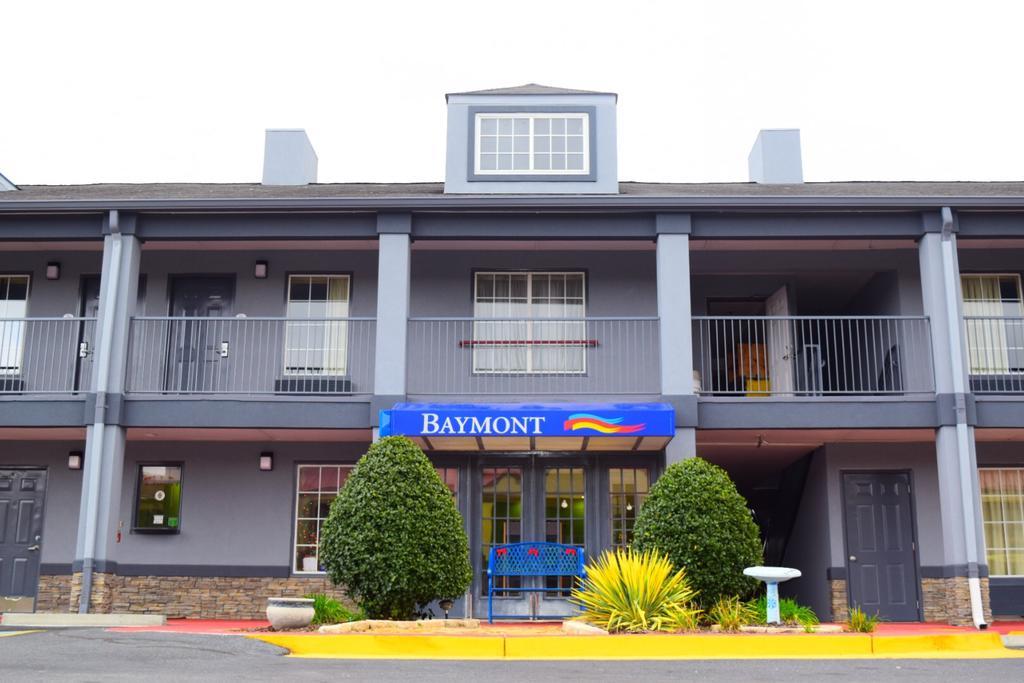 Baymont By Wyndham Warner Robins Motel Bagian luar foto