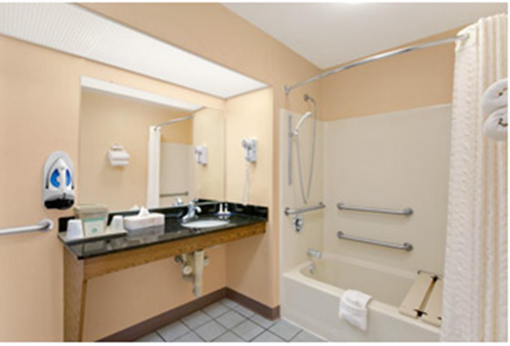 Baymont By Wyndham Warner Robins Motel Bagian luar foto