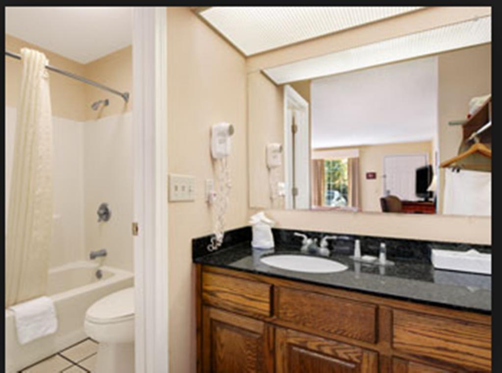 Baymont By Wyndham Warner Robins Motel Bagian luar foto