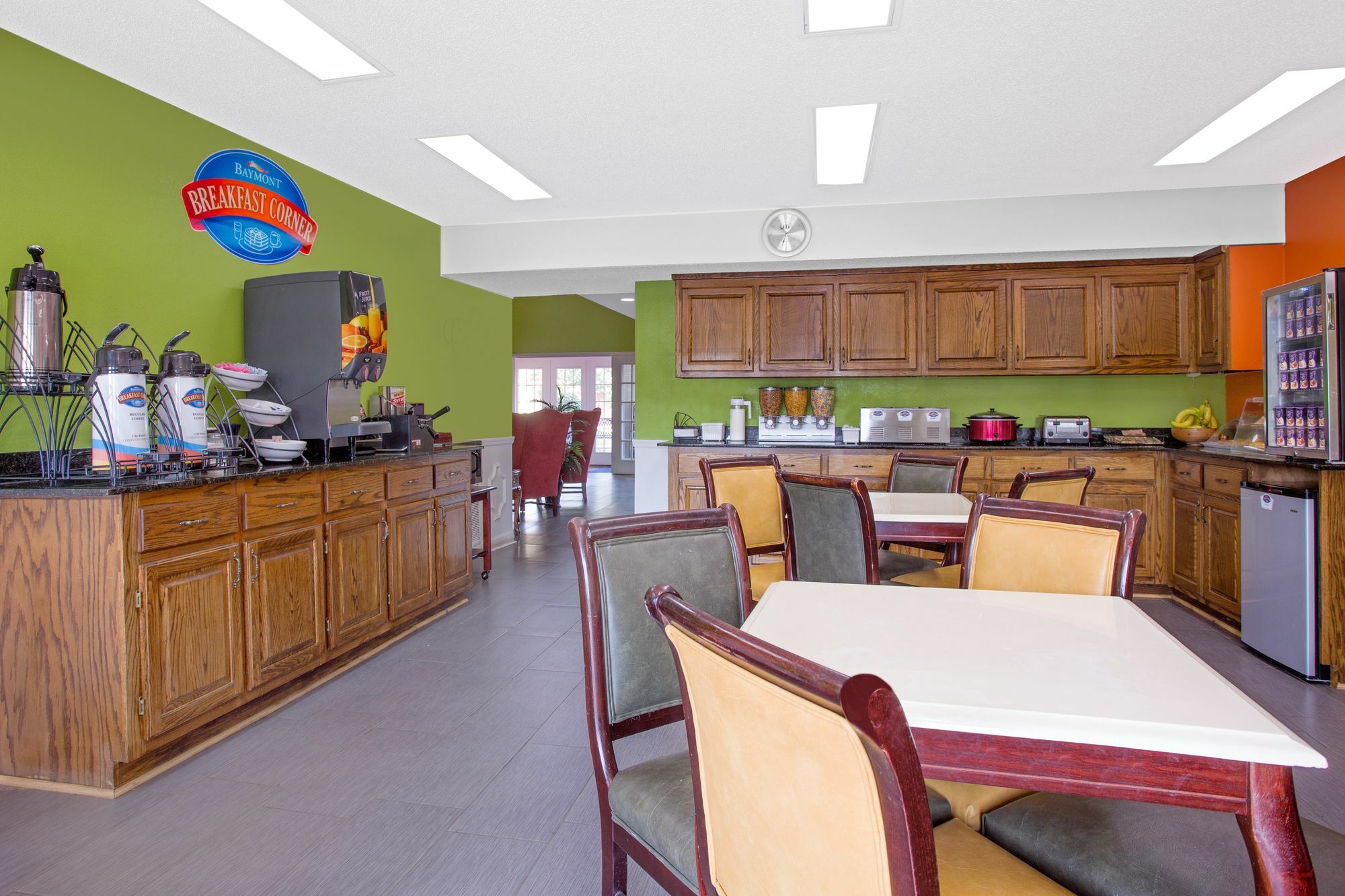 Baymont By Wyndham Warner Robins Motel Bagian luar foto